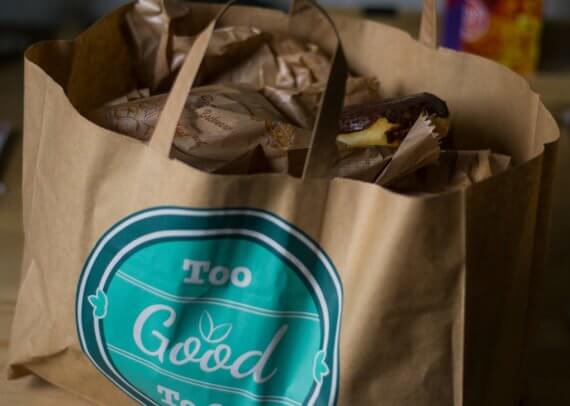 Tasche mit abgeholten Backwaren aus Too Good To Go